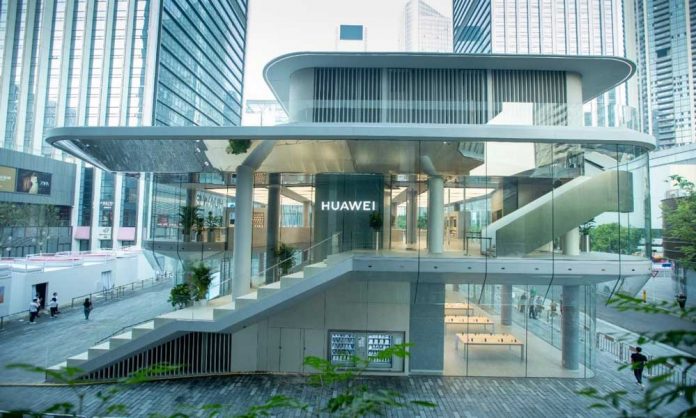 Huawei's First Global Flagship Store Opens in Shenzhen