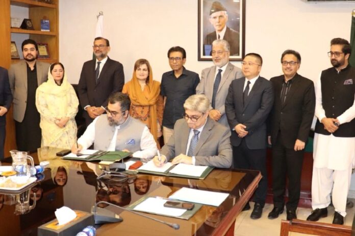 Huawei Signs MoU with MoFEPT to Train 300,000 Pakistani Students in ICT Skills